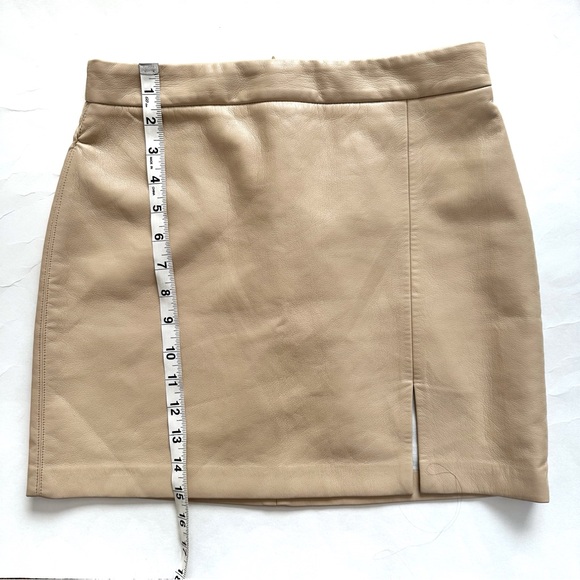 Wilfred Aritzia Patio Mini Skirt Faux Leather in Cream Size 4 - Picture 8 of 15